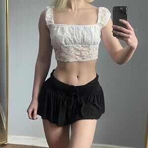 PacSun Women's White and Black Crop-top